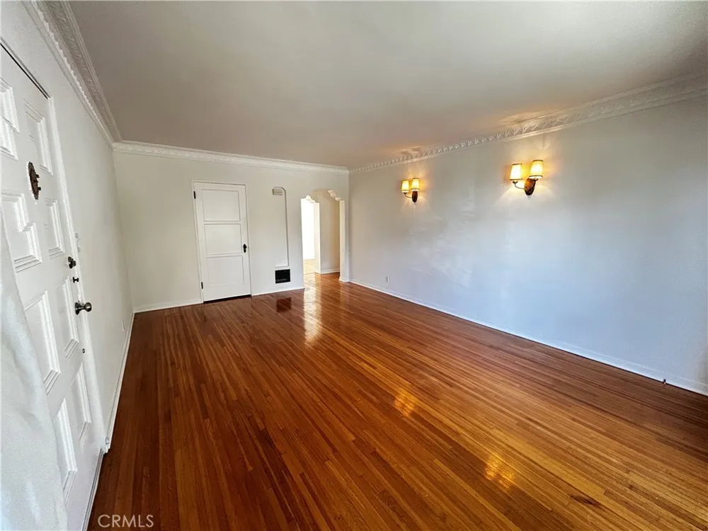 935 S Alandele Avenue Los Angeles, CA 90036