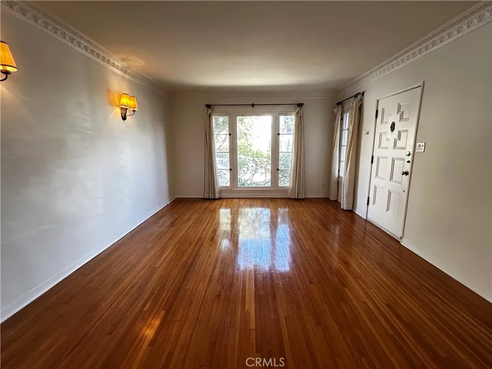 935 S Alandele Avenue Los Angeles, CA 90036