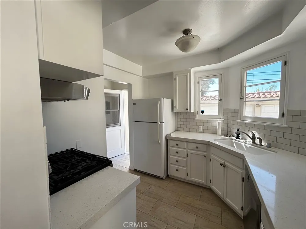 935 S Alandele Avenue Los Angeles, CA 90036