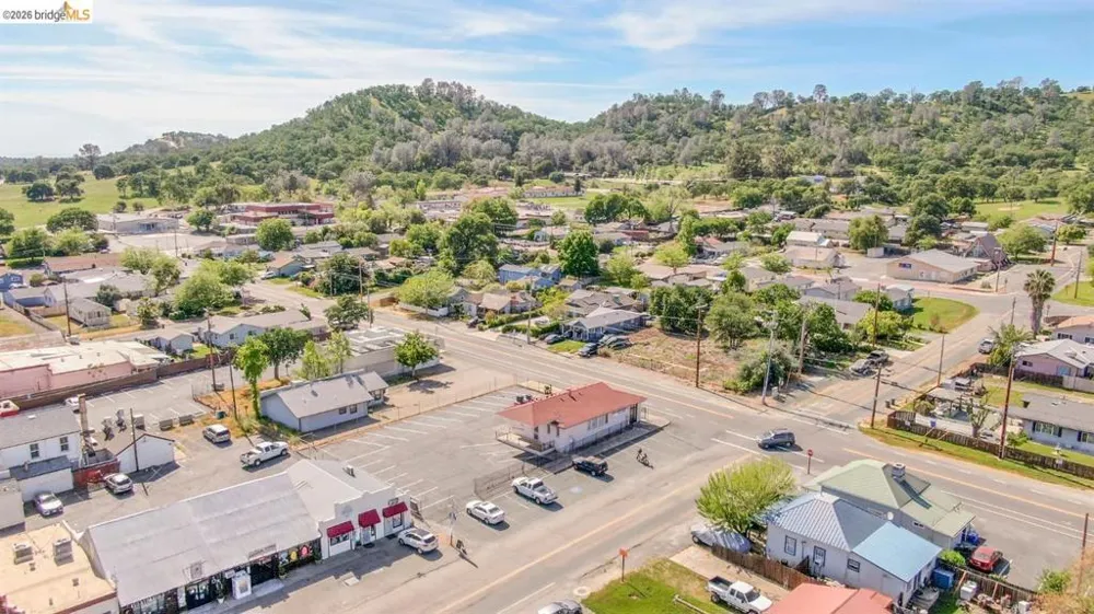 52 Laurel St Valley Springs, CA 95252