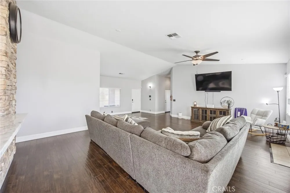 14118 Fresian Apple Valley, CA 92307