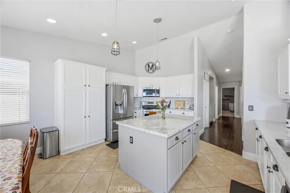 14118 Fresian Apple Valley, CA 92307