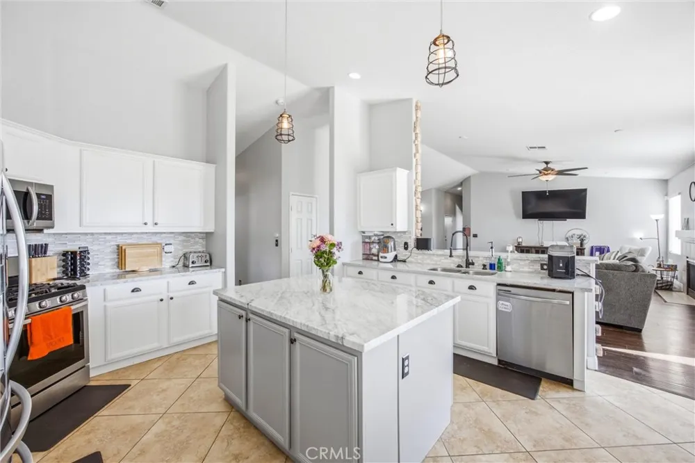 14118 Fresian Apple Valley, CA 92307