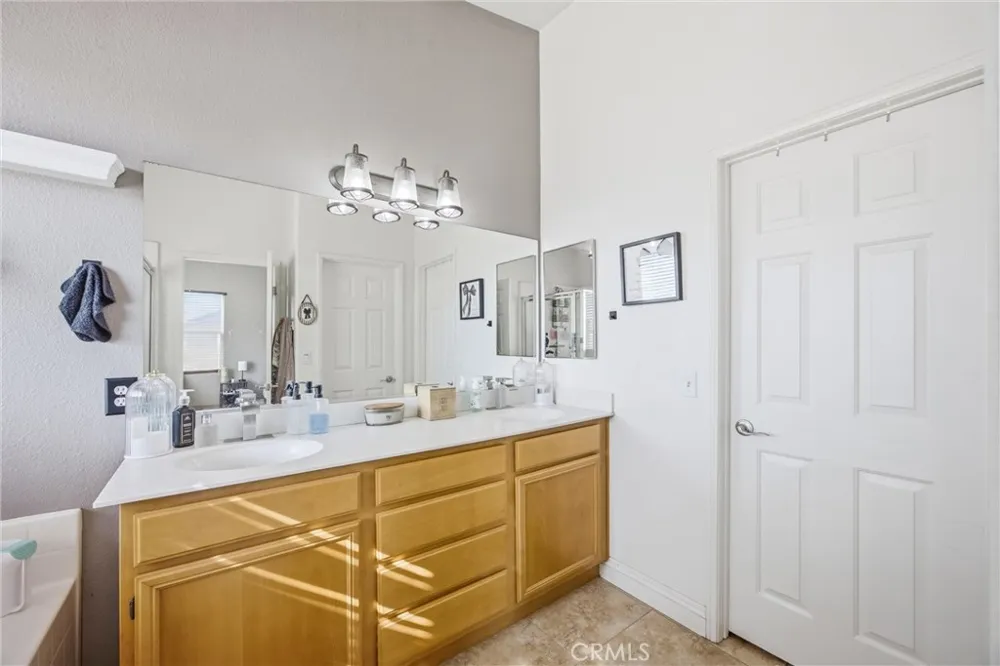 14118 Fresian Apple Valley, CA 92307