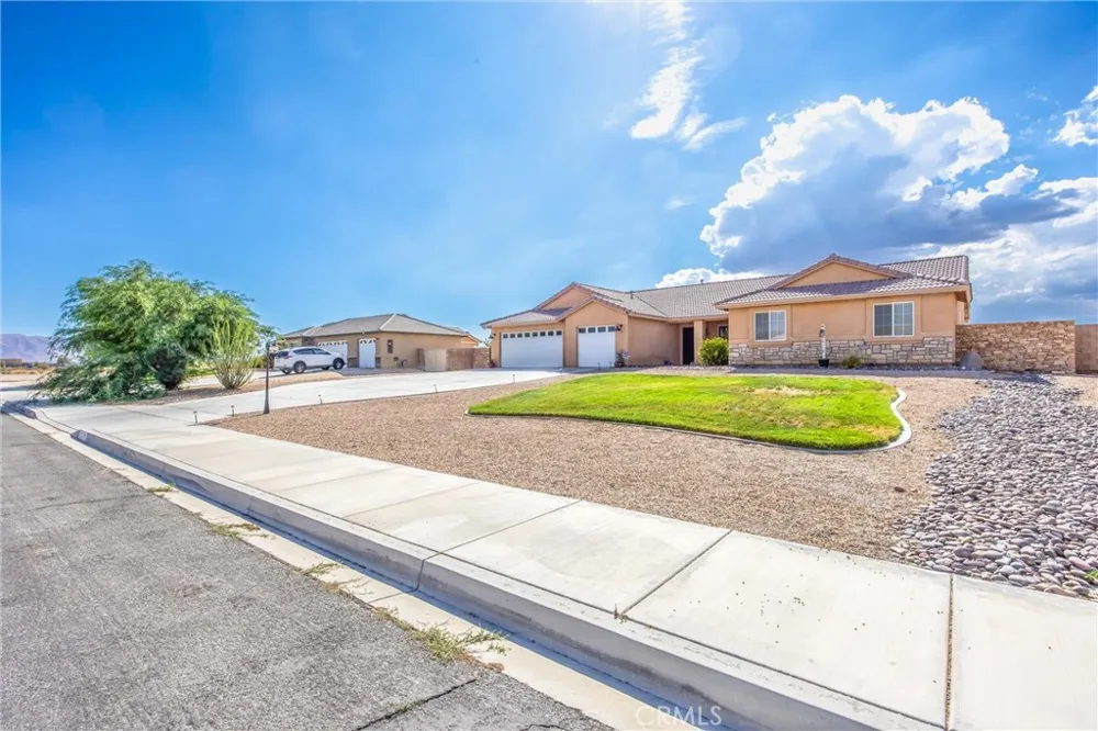 14118 Fresian Apple Valley, CA 92307