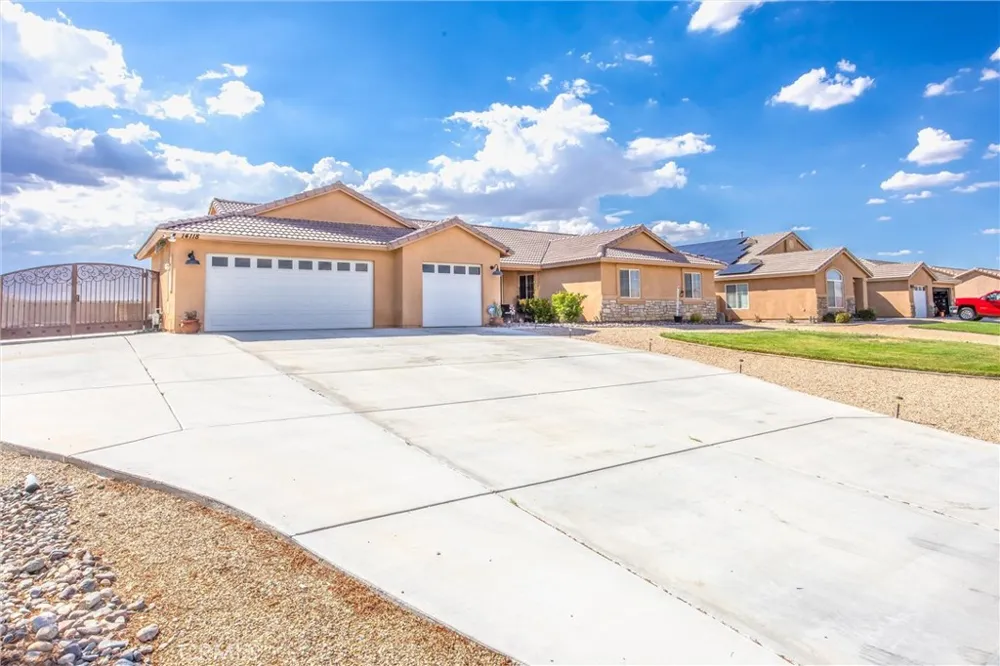 14118 Fresian Apple Valley, CA 92307