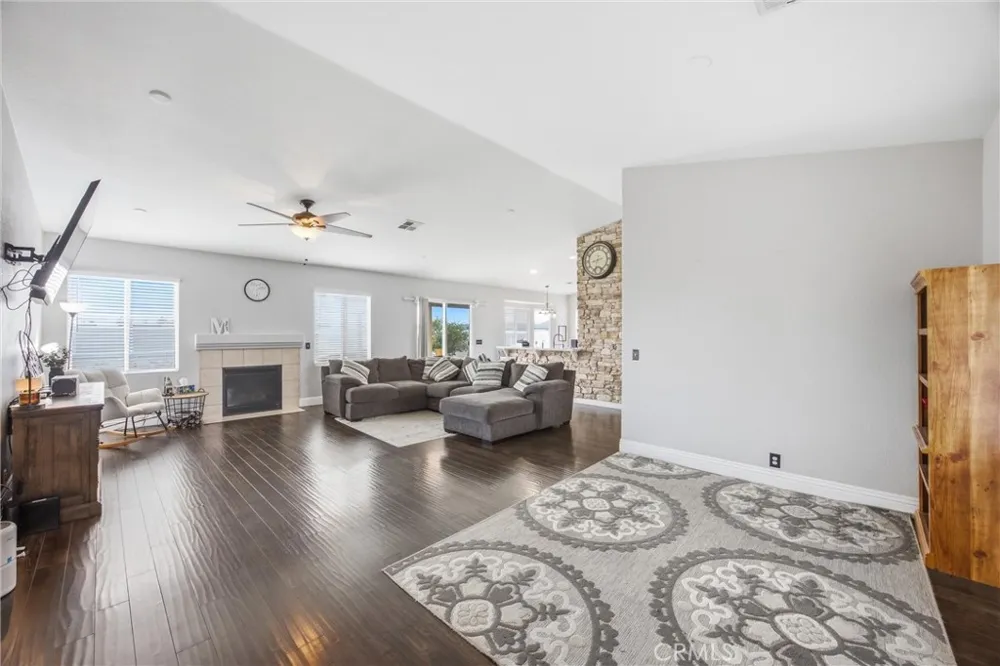 14118 Fresian Apple Valley, CA 92307