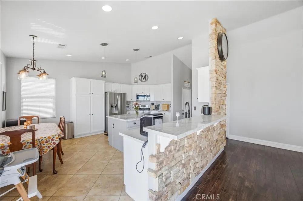14118 Fresian Apple Valley, CA 92307