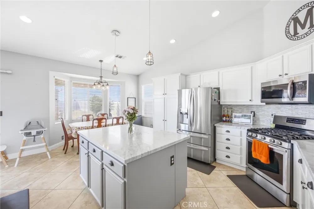 14118 Fresian Apple Valley, CA 92307
