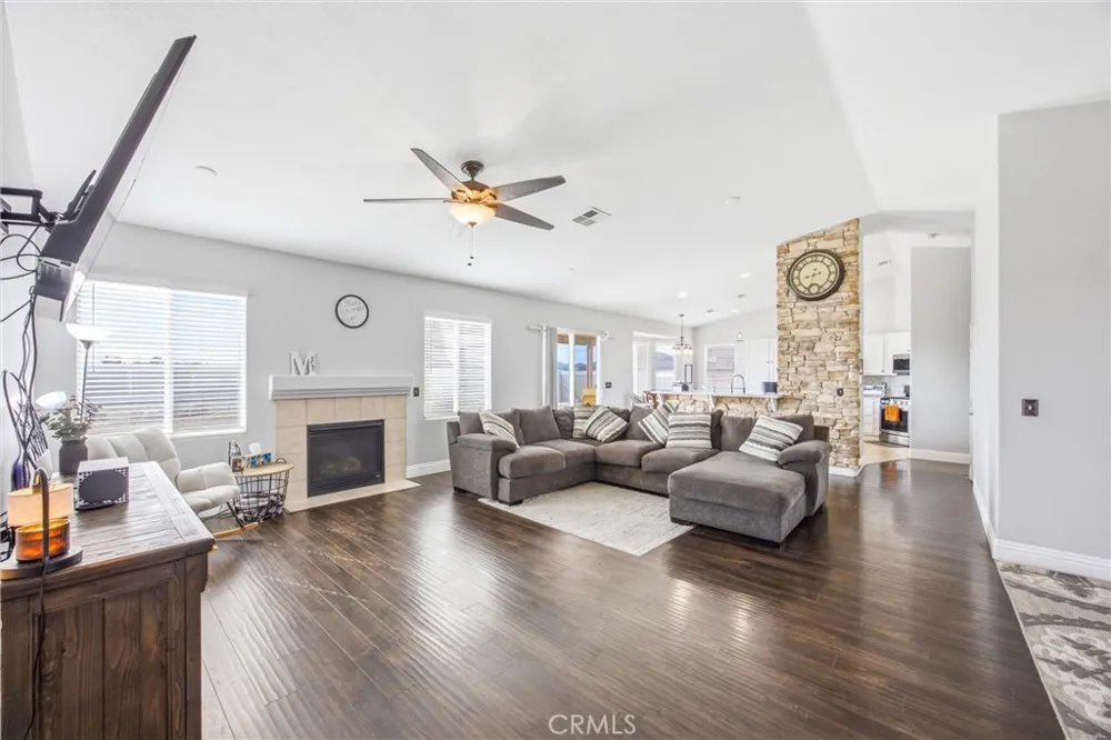 14118 Fresian Apple Valley, CA 92307