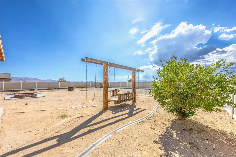 14118 Fresian Apple Valley, CA 92307