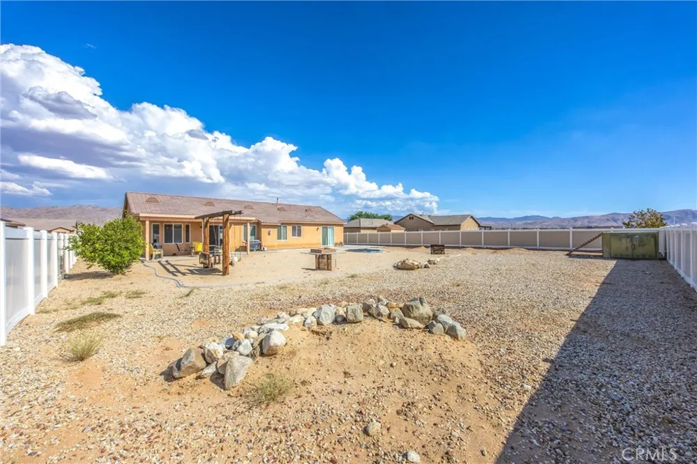 14118 Fresian Apple Valley, CA 92307