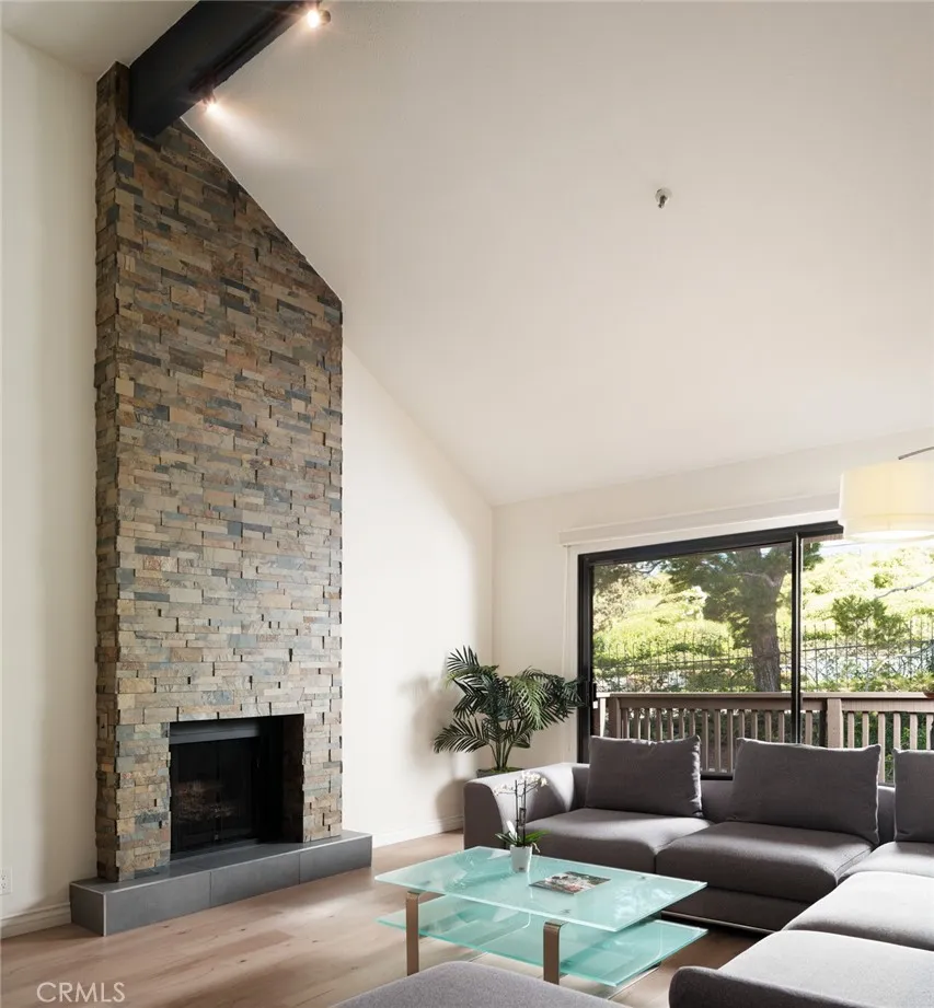 2 Canyon Island Newport Beach, CA 92660
