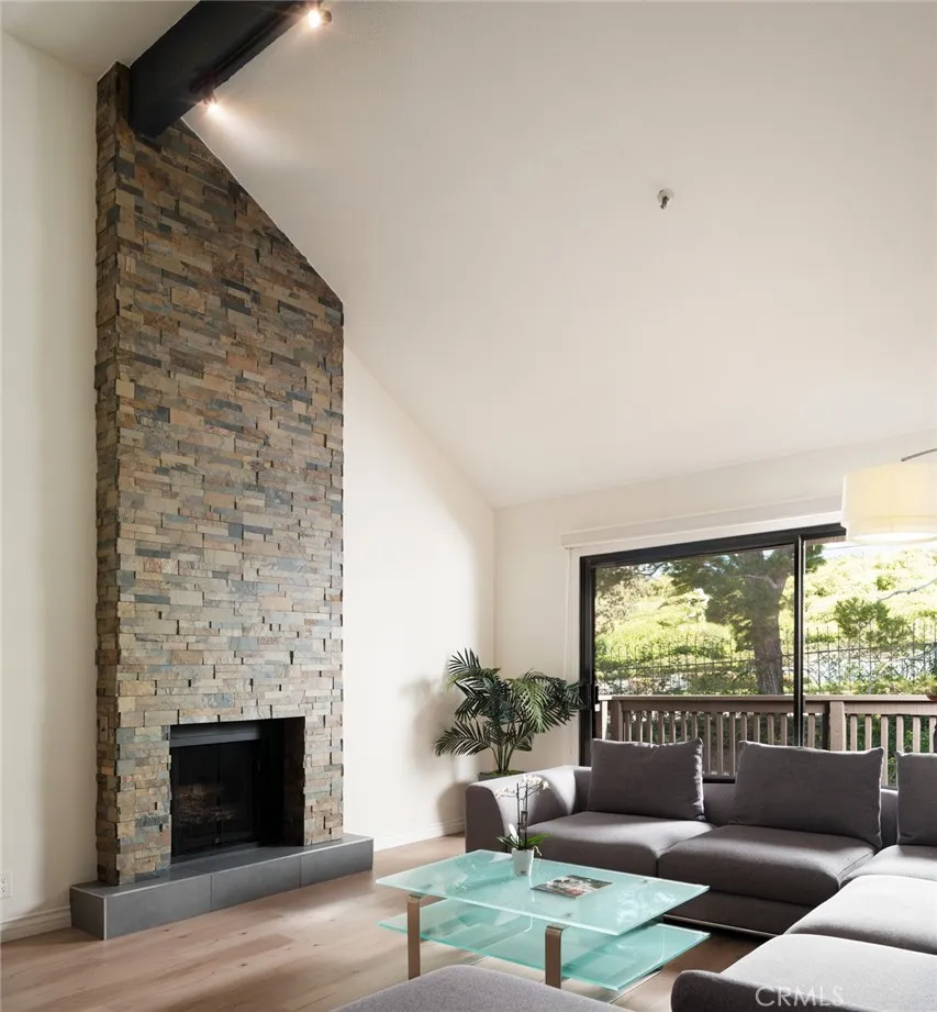 2 Canyon Island Newport Beach, CA 92660