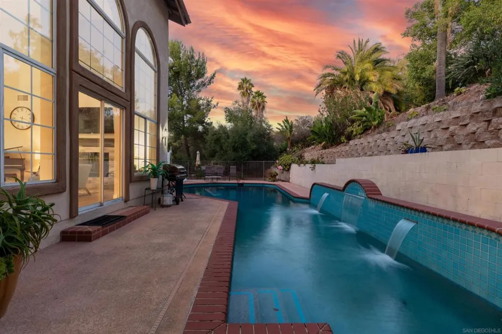 1696 Gil Way Vista, CA 92084
