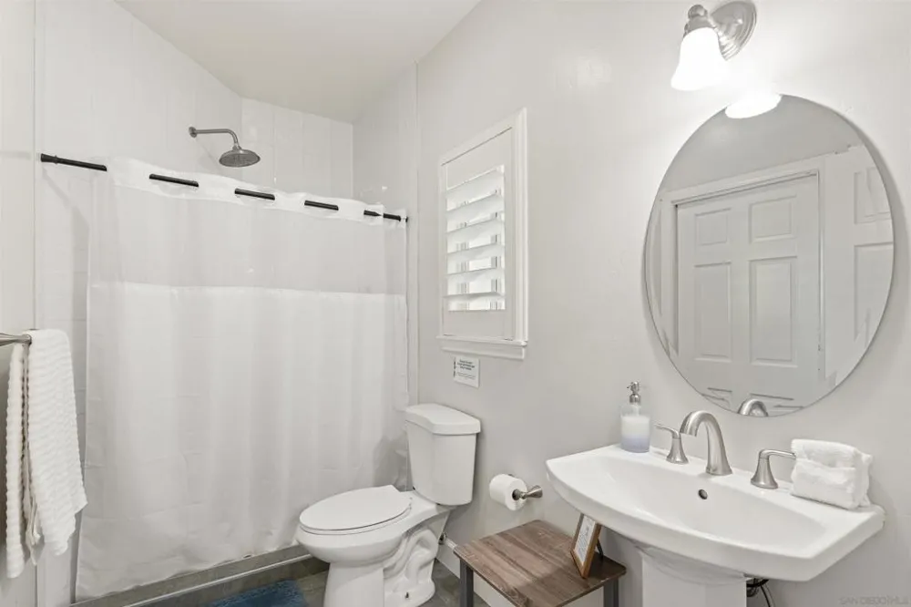 1696 Gil Way Vista, CA 92084