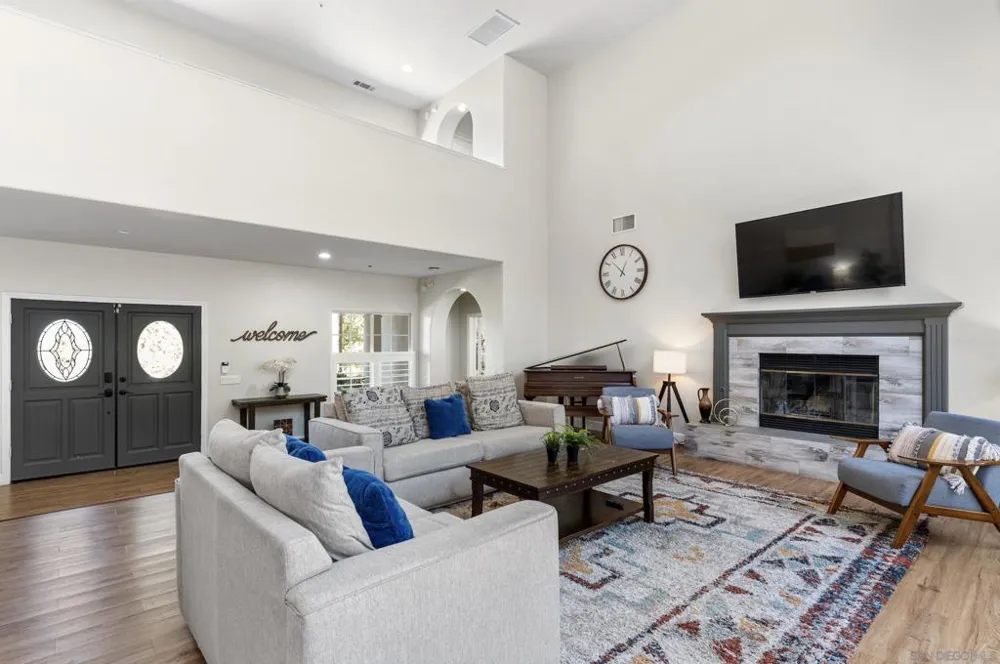1696 Gil Way Vista, CA 92084