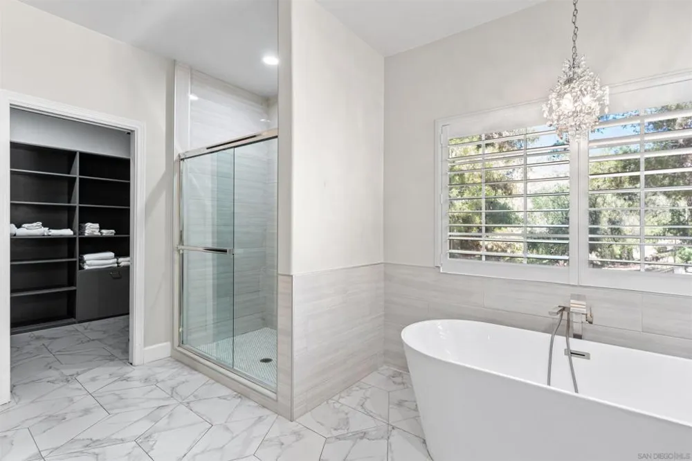 1696 Gil Way Vista, CA 92084
