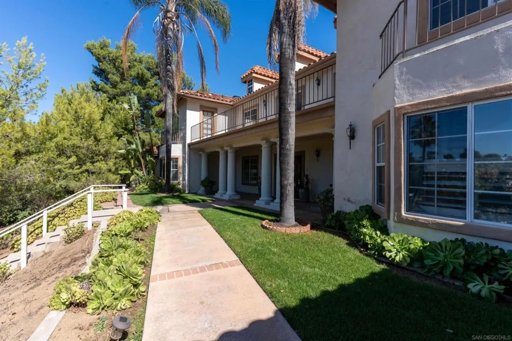 1696 Gil Way Vista, CA 92084