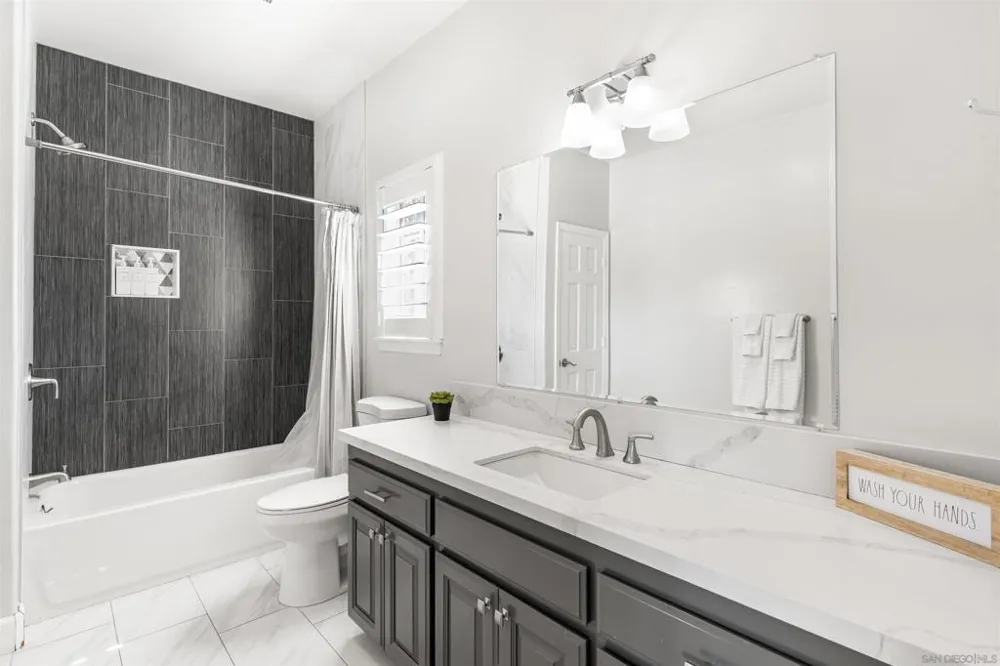 1696 Gil Way Vista, CA 92084