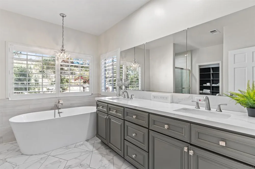 1696 Gil Way Vista, CA 92084