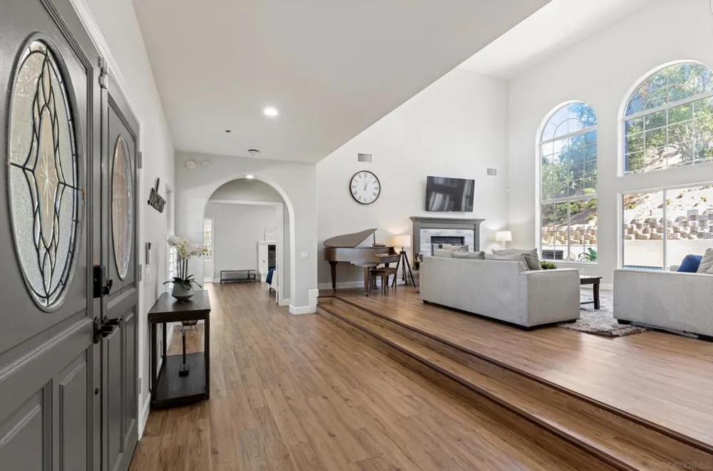 1696 Gil Way Vista, CA 92084
