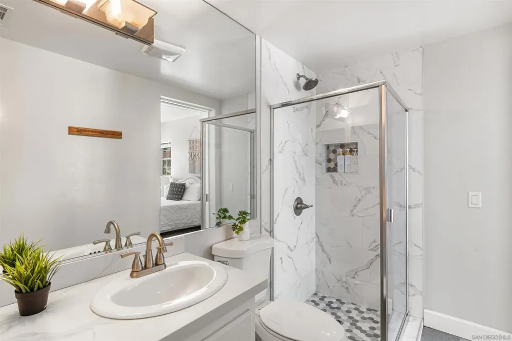 1696 Gil Way Vista, CA 92084