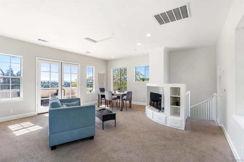 1696 Gil Way Vista, CA 92084