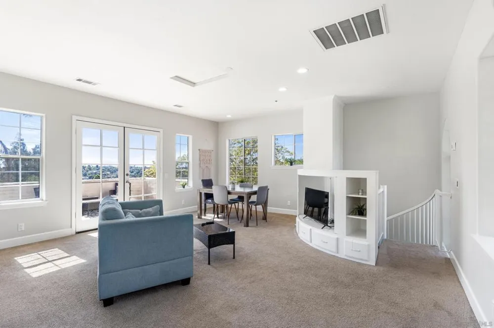 1696 Gil Way Vista, CA 92084