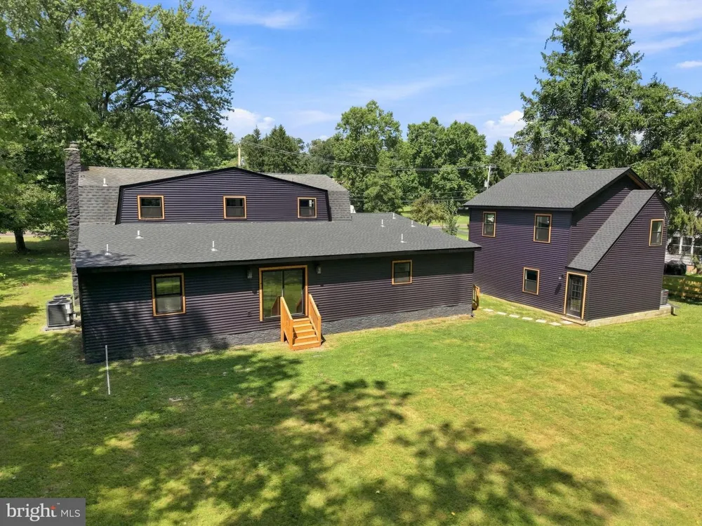 11 STOOPVILLE ROAD Newtown, PA 18940