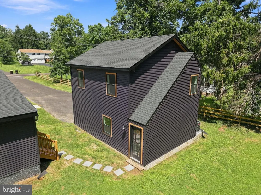 11 STOOPVILLE ROAD Newtown, PA 18940