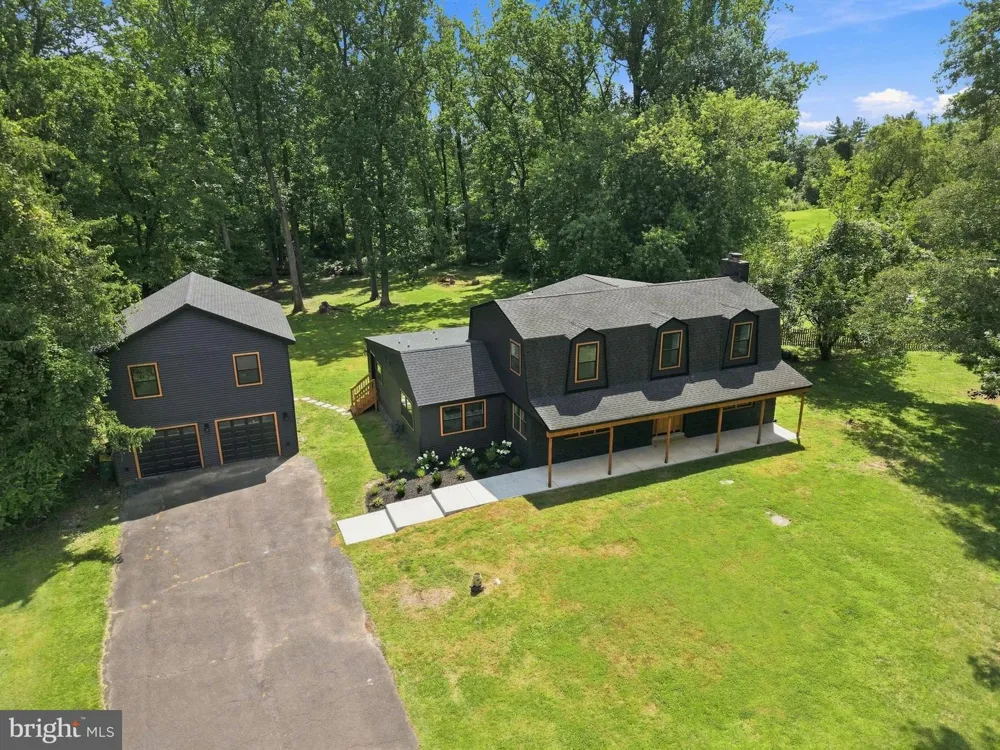 11 STOOPVILLE ROAD Newtown, PA 18940
