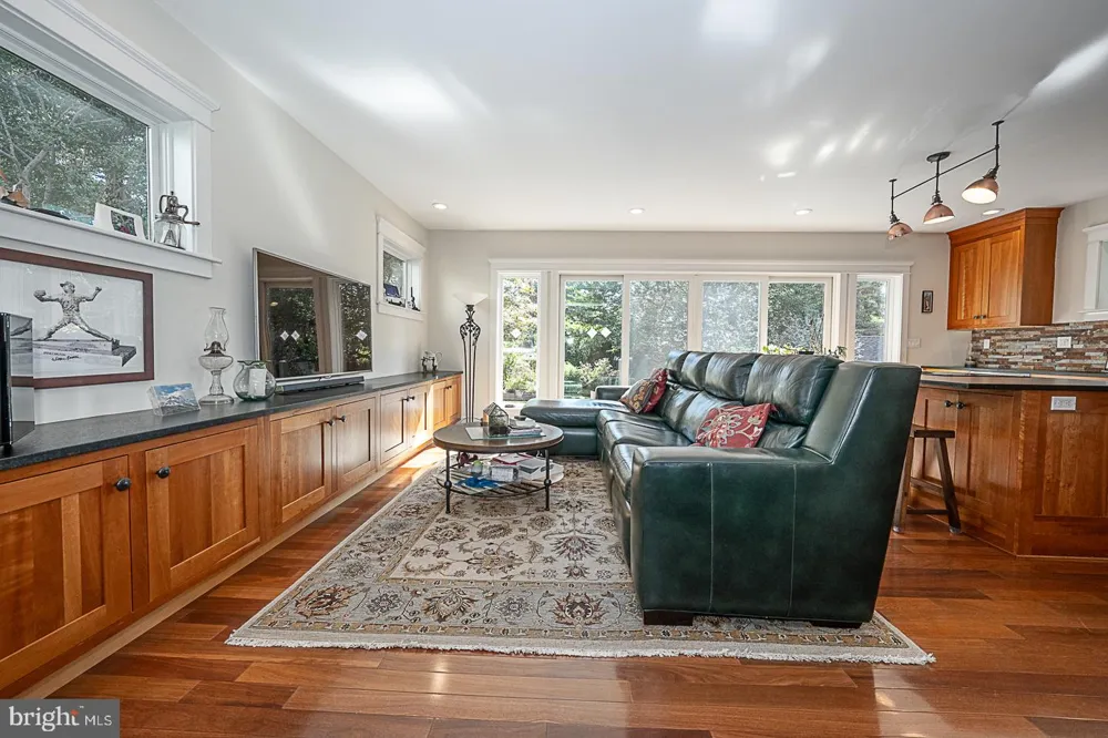205 EDGMONT Media, PA 19063