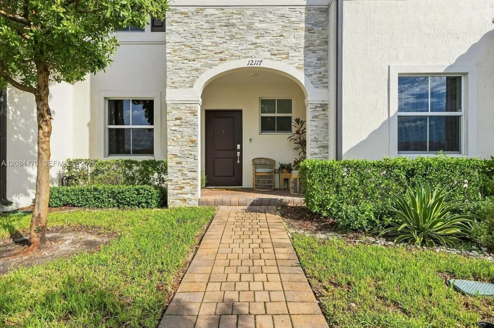 12117 NW 23rd Ct Miami, FL 33167