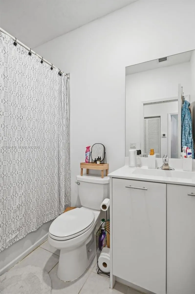 12117 NW 23rd Ct Miami, FL 33167