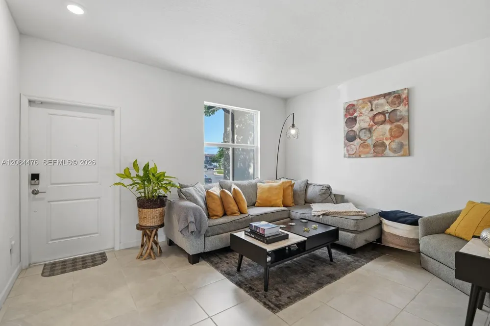 12117 NW 23rd Ct Miami, FL 33167