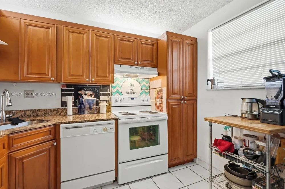7400 NW 17th St #107 Plantation, FL 33313