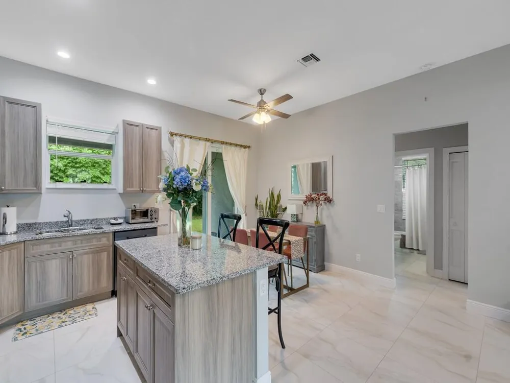 1725 20TH AVENUE Vero Beach, FL 32960