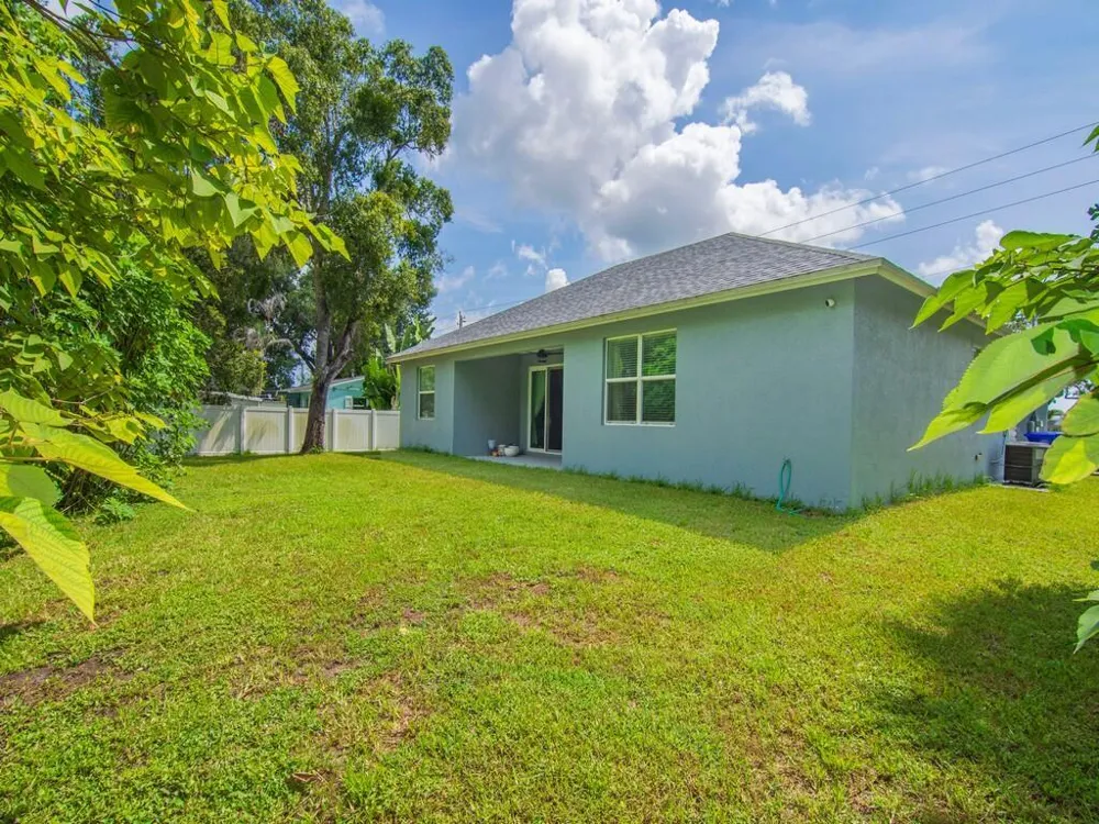 1725 20TH AVENUE Vero Beach, FL 32960