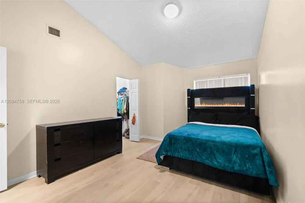 3405 NW 44th St #205 Oakland Park, FL 33309