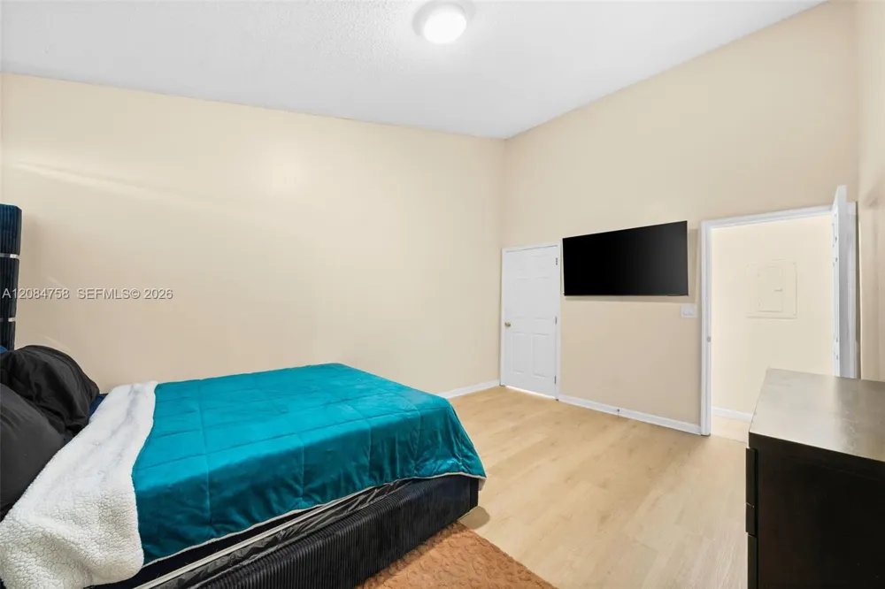 3405 NW 44th St #205 Oakland Park, FL 33309