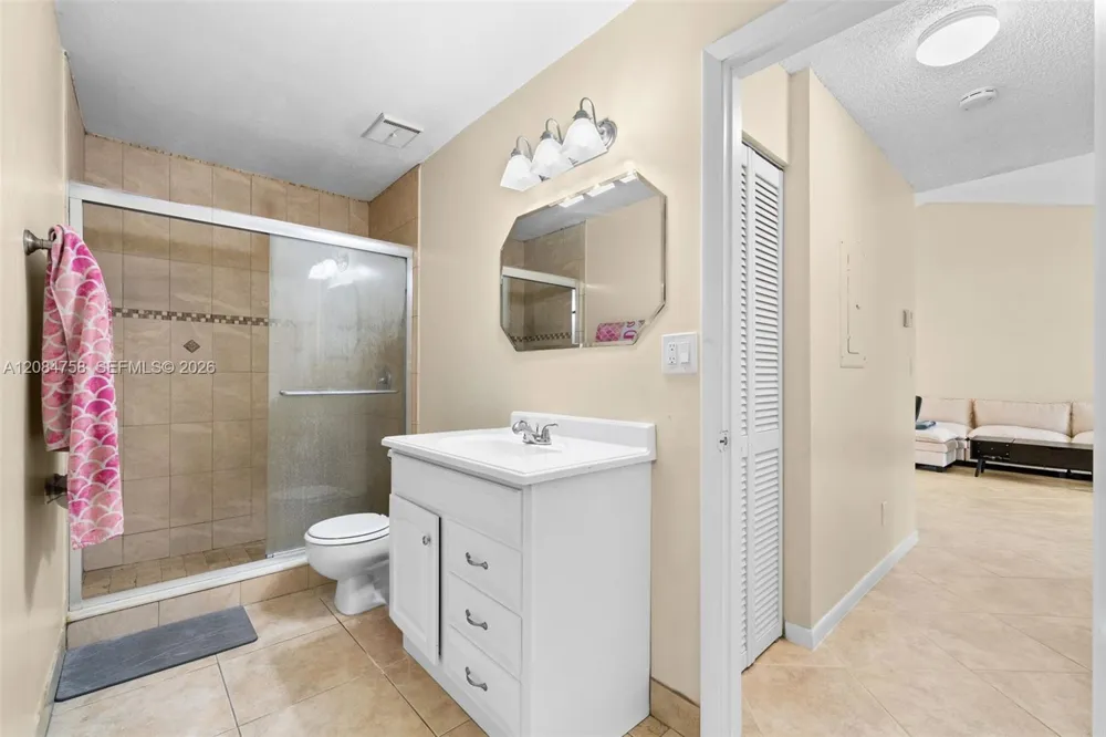 3405 NW 44th St #205 Oakland Park, FL 33309