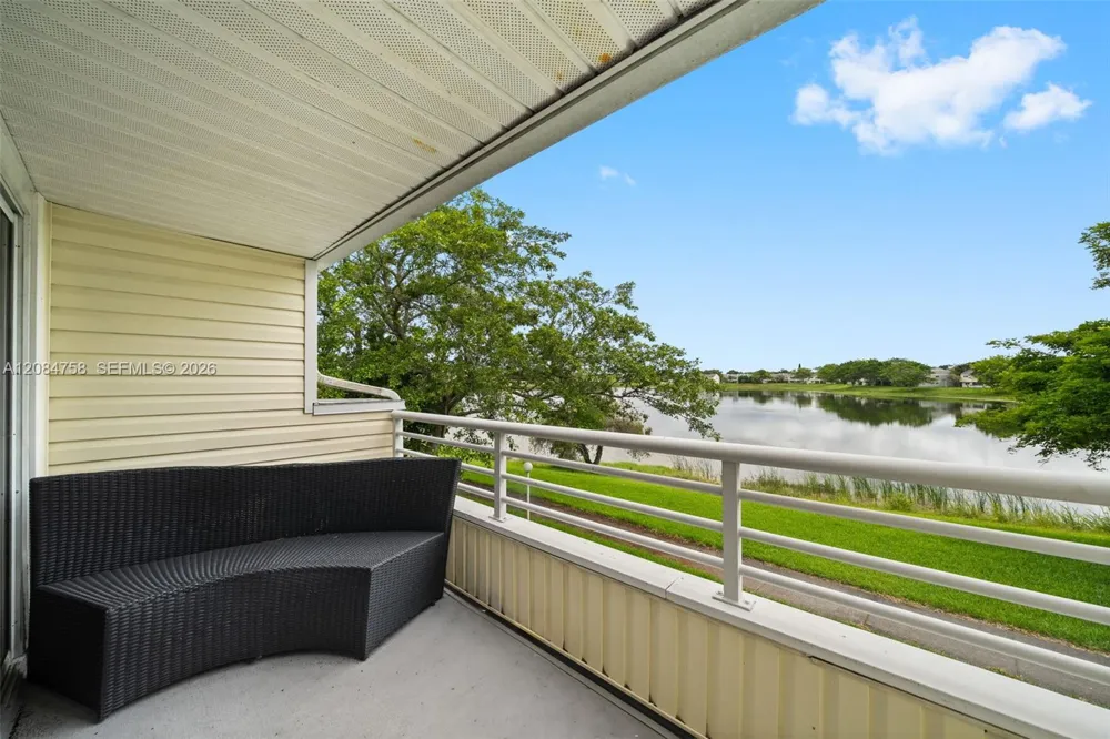3405 NW 44th St #205 Oakland Park, FL 33309