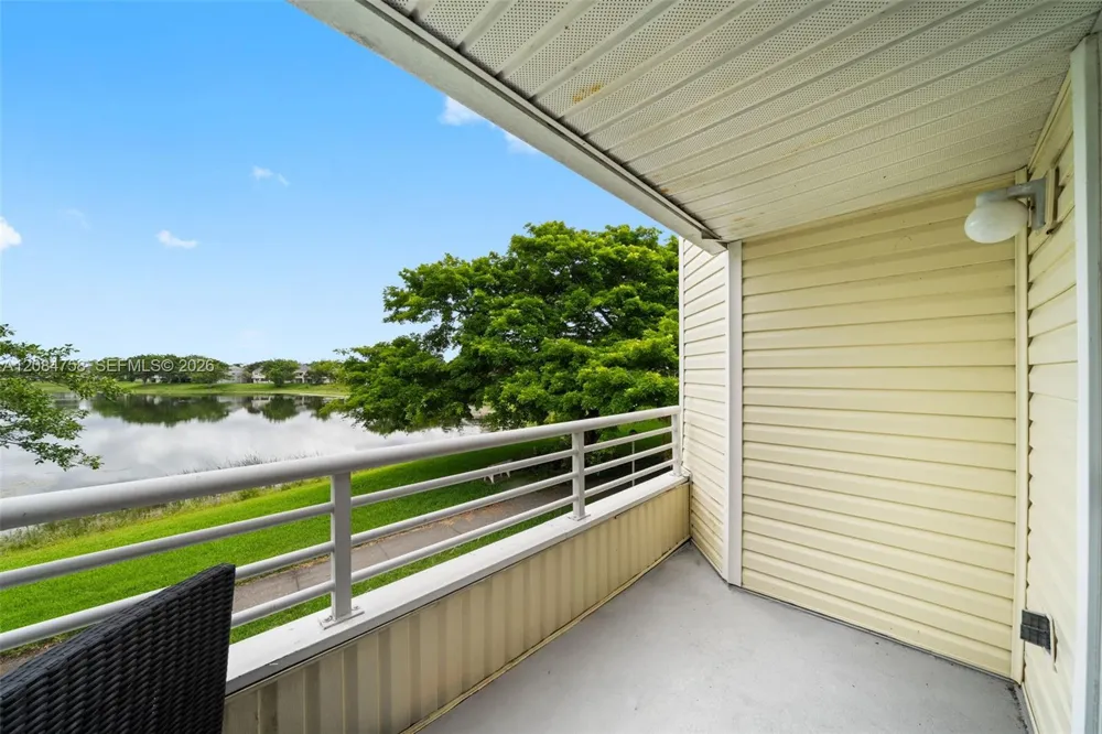 3405 NW 44th St #205 Oakland Park, FL 33309