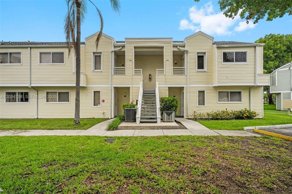 3405 NW 44th St #205 Oakland Park, FL 33309