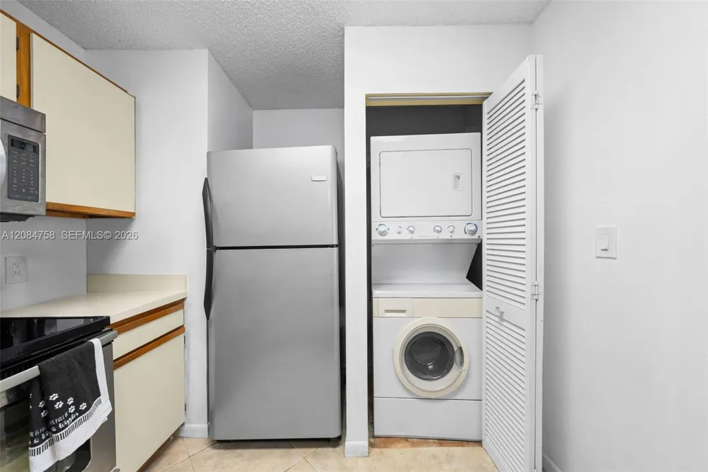 3405 NW 44th St #205 Oakland Park, FL 33309