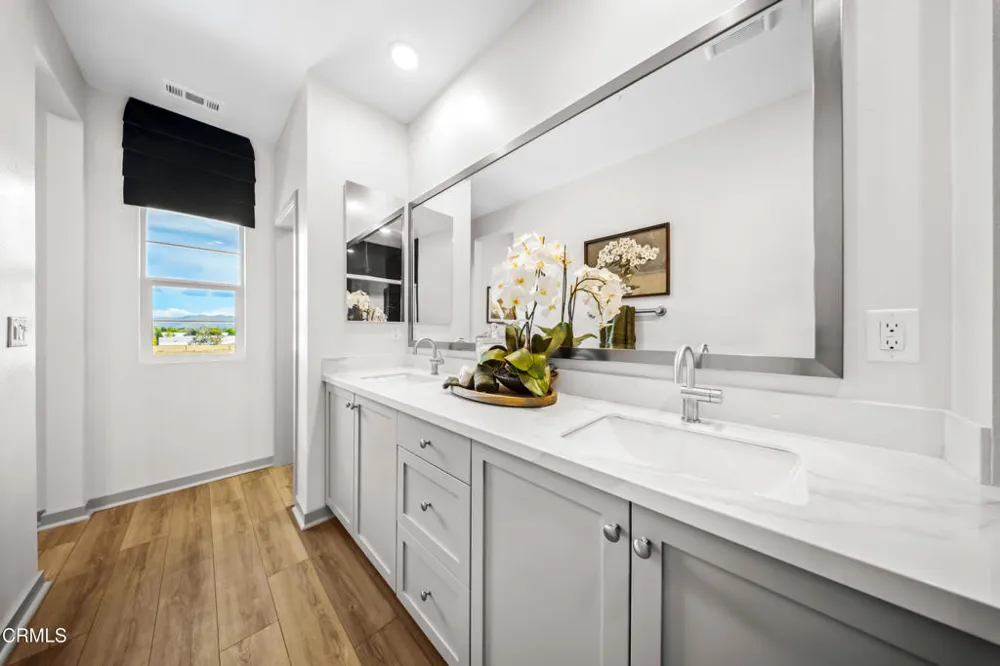 542 Via Zibello Camarillo, CA 93012