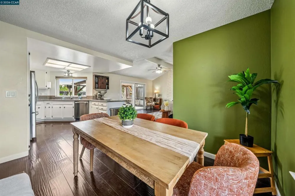 2115 Ackerman Dr Pittsburg, CA 94565