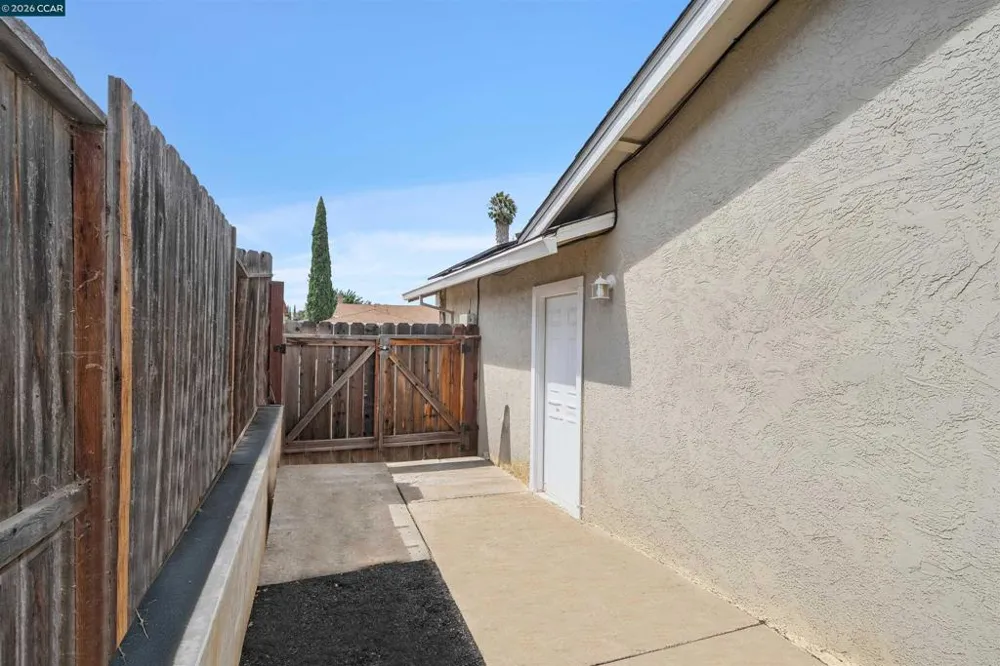 2115 Ackerman Dr Pittsburg, CA 94565
