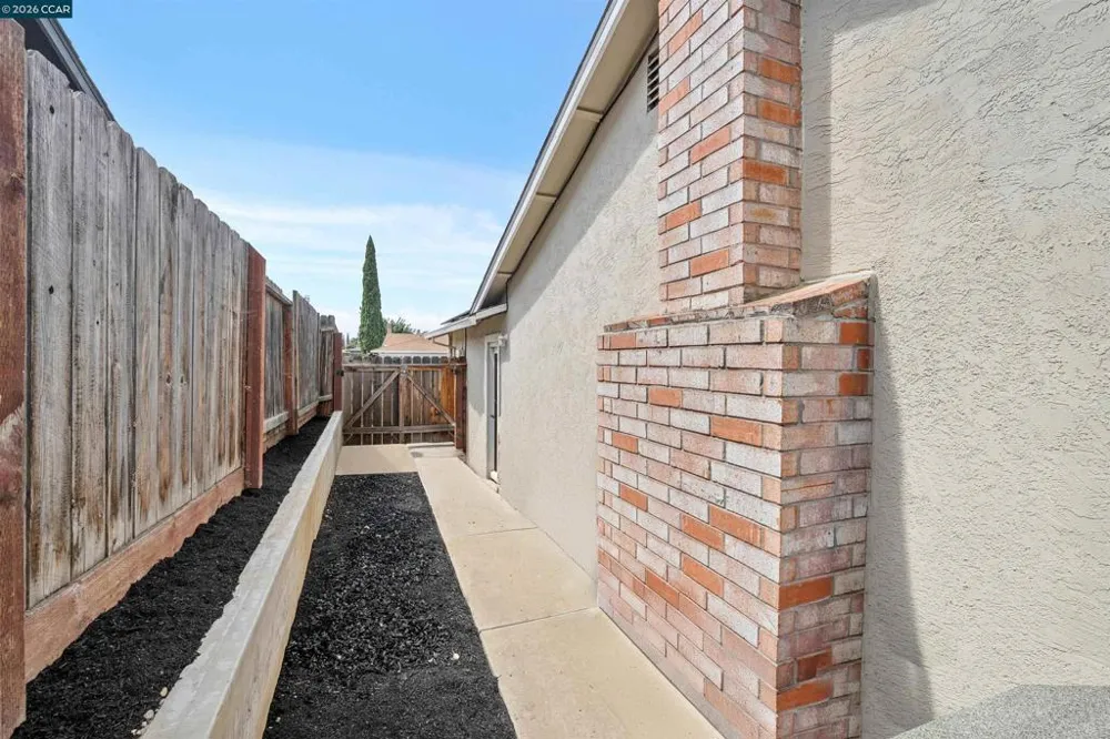 2115 Ackerman Dr Pittsburg, CA 94565